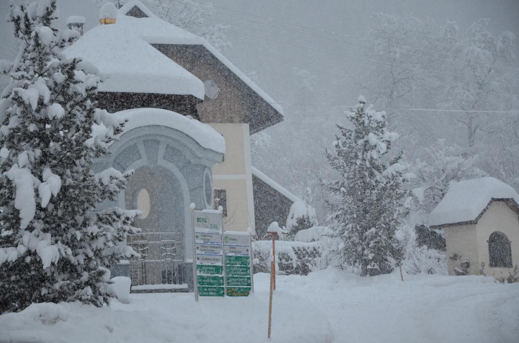 Gasthof Zur Schmiede Berg im Drautal Exterior photo